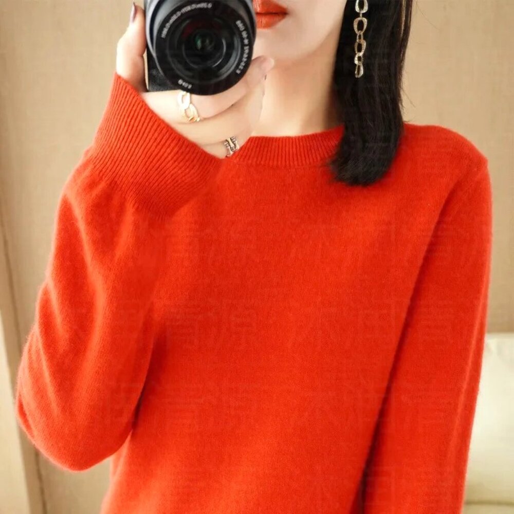 RED SIZE LARGE VERY SOFT CREW NECK RIB CUFFS, COLLAR A HEM LIGHTWEIGHT SWEATER